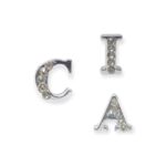 Entremeio Letra c/ Strass Níquel - 1 Und