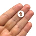 Pingente Menina Madrepérola 15mm – Und - Imagem 2