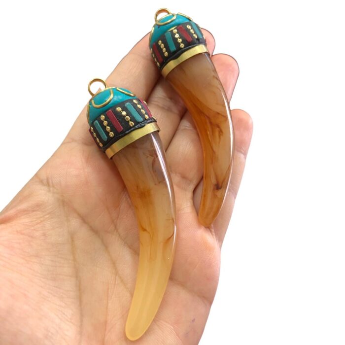 Pingente Chifre 8cm C/ Resina Dourado - 1 Und - Imagem 2