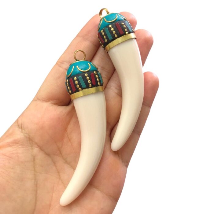 Pingente Chifre 8cm C/ Resina Dourado - 1 Und - Imagem 2