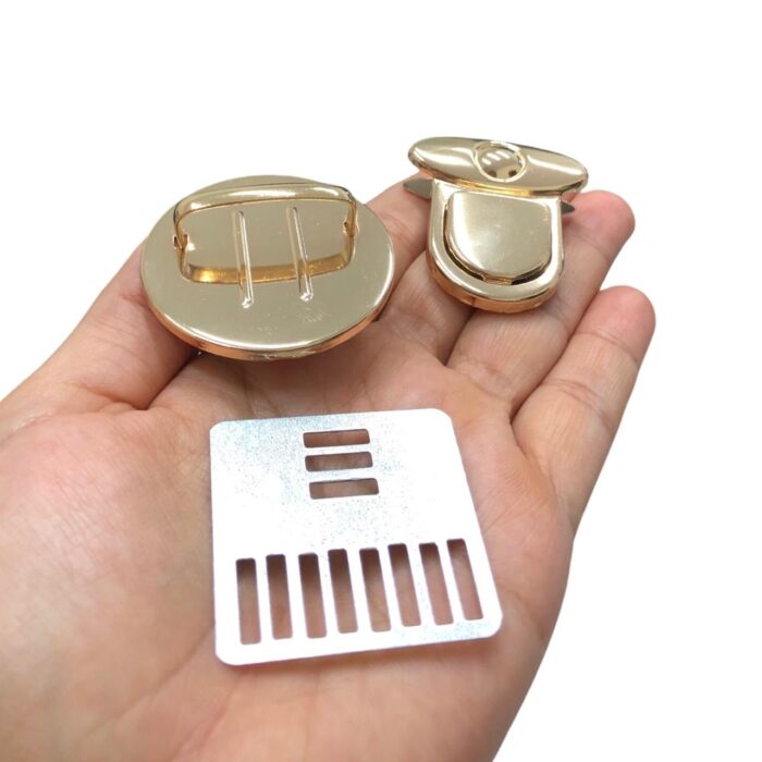 Fecho P/ Bolsa 4,5×4cm Dourado – 1 Und - Imagem 4