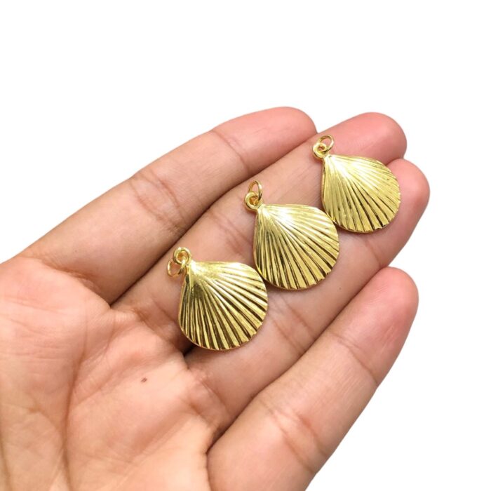Pingente Concha 23mm C/Argola Dourado - 1 Und - Imagem 3
