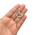 Pingente Redondo C/ Chaton 33mm Dourado - 1 Und - Imagem 2