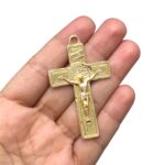 Pingente Cruz Trabalhado 62mm Dourado – 1 Und - Imagem 2