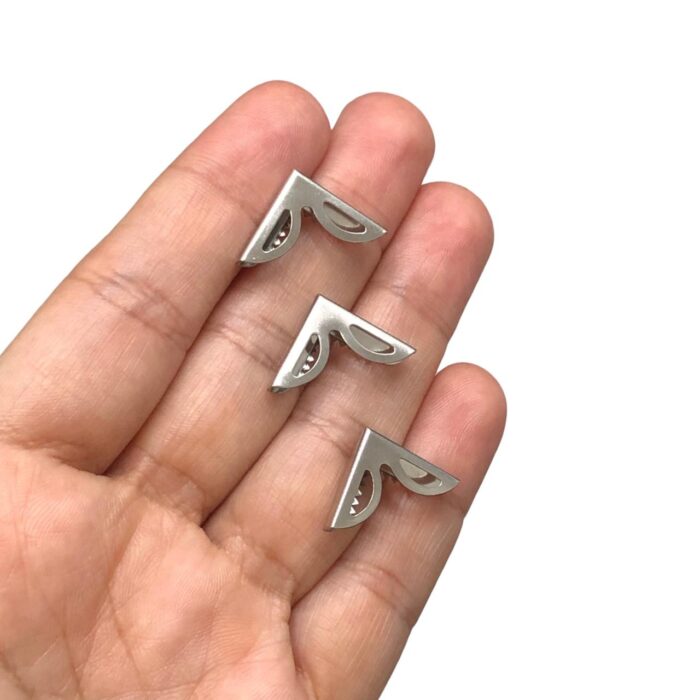 Cantoneira P/ Bolsa Trabalhada 1.7cm Níquel – 1 Und - Imagem 2