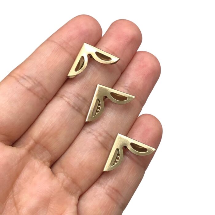 Cantoneira P/ Bolsa Trabalhada 1.7cm Dourado – 1 Und - Imagem 2