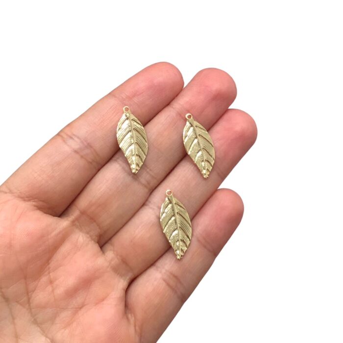 Pingente Folha Trabalhado 22mm Dourado - 1 Und - Imagem 2