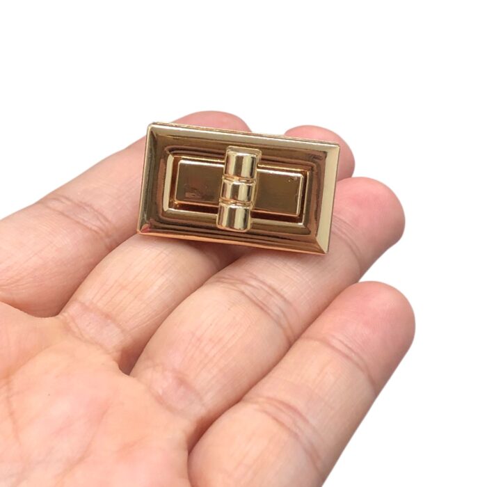 Fecho P/ Bolsa 3.15x1.7cm Dourado – 1 Und - Imagem 2
