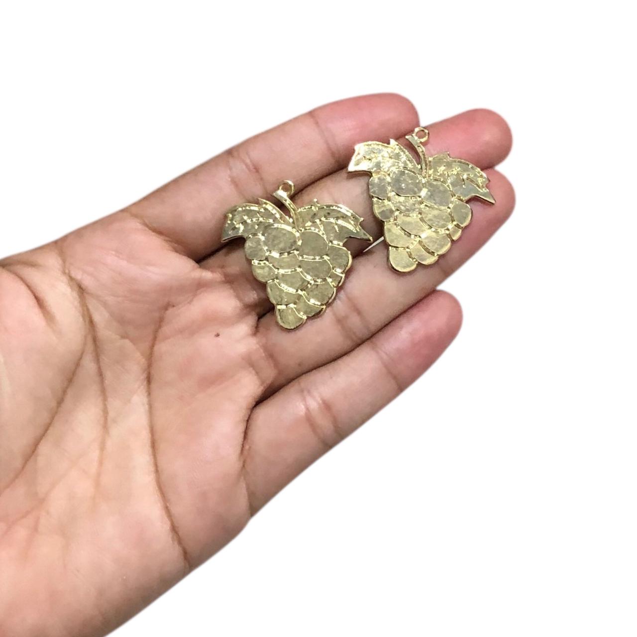 WhatsApp Image 2025-10-21 at 12.09.18 (8) Pingente Uva 33mm Dourado - 1 Und - Imagem 2