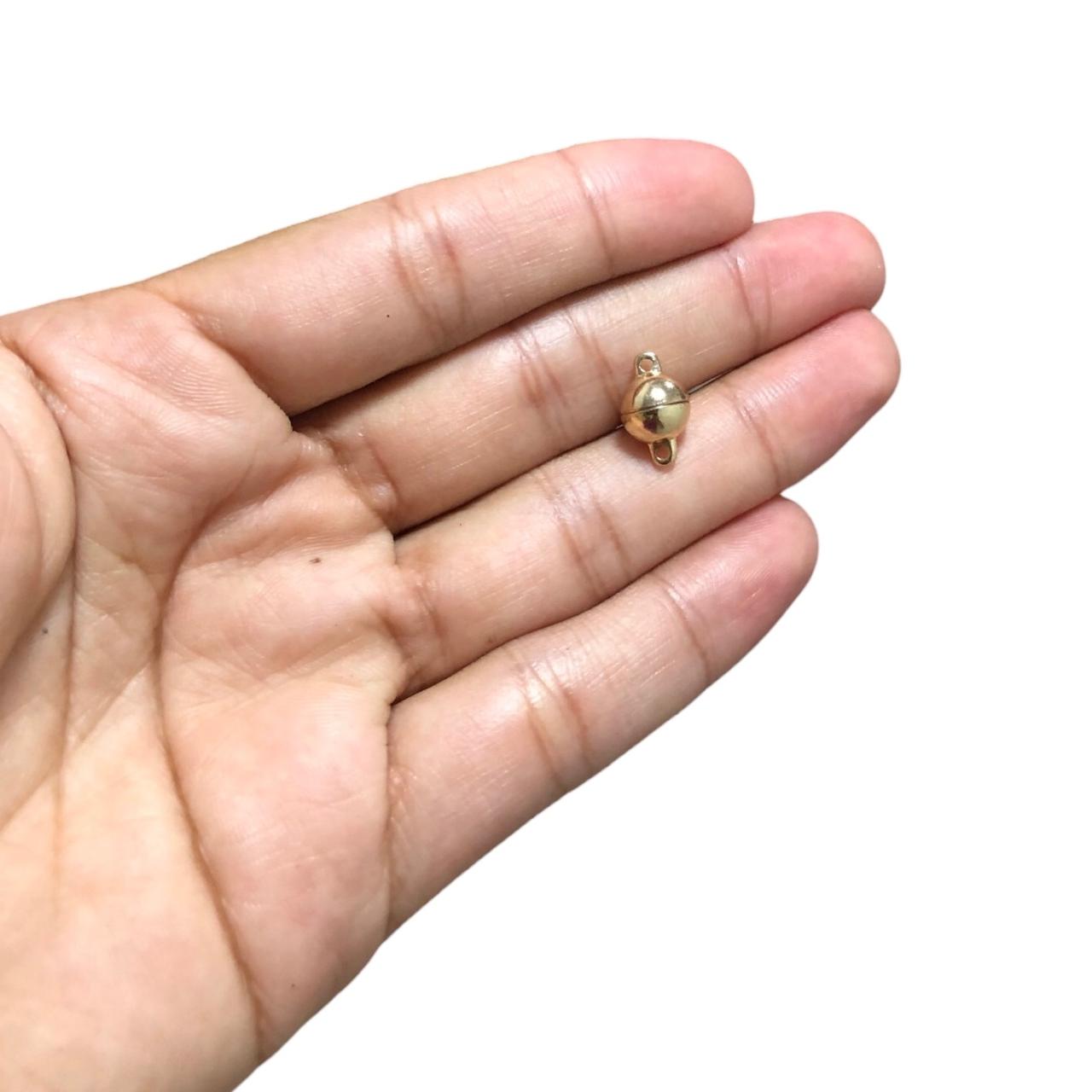 WhatsApp Image 2025-10-23 at 16.43.46 (2) Fecho Bola 6x11.5mm Imã Dourado – 1 Und - Imagem 3