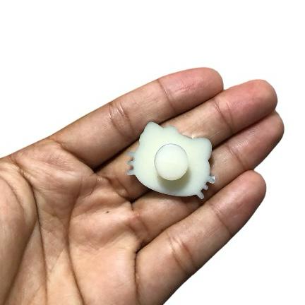 WhatsApp Image 2025-10-27 at 10.38.26 (11) Aplique P/ Crocs 23x32mm Abs Níquel– 1 Und - Imagem 3