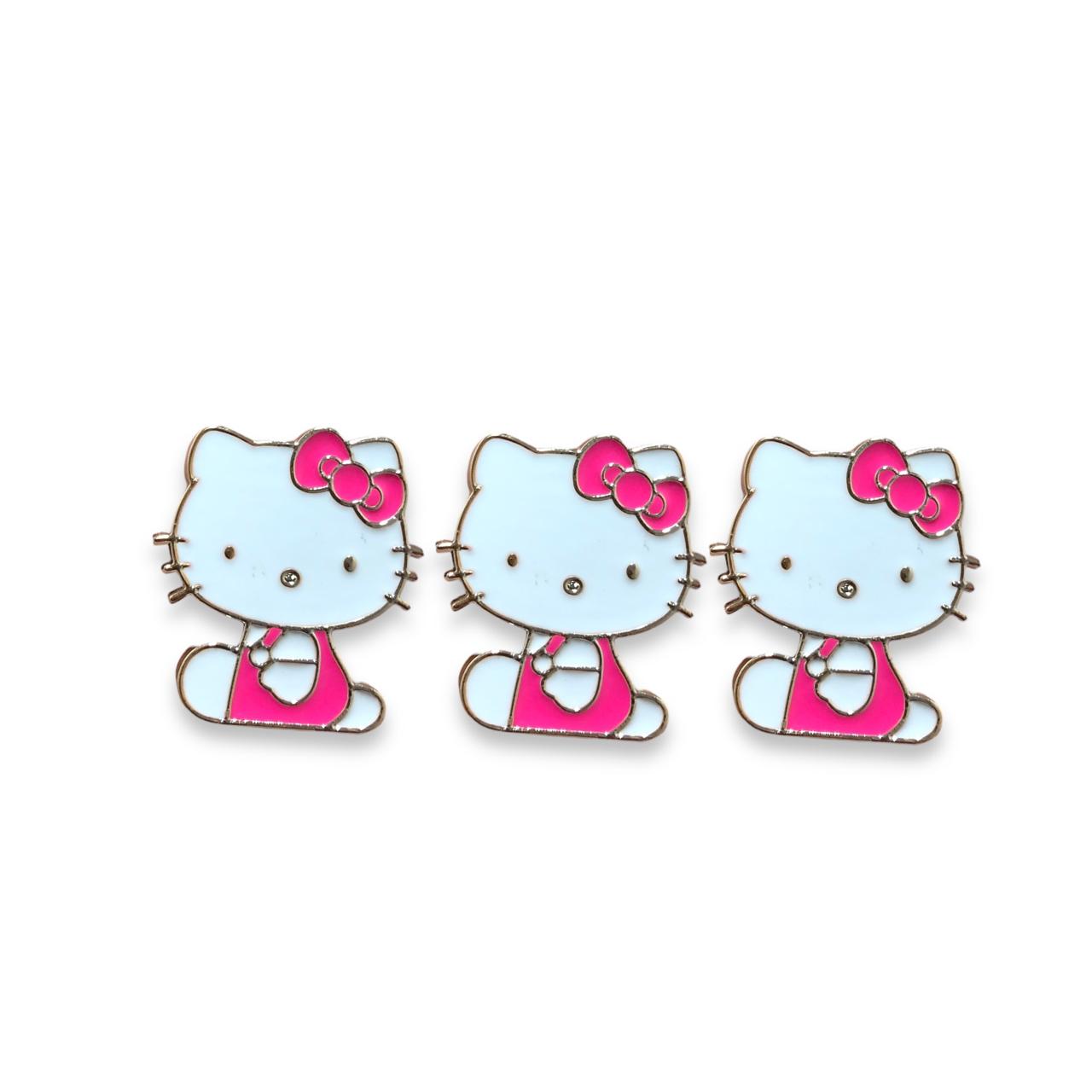 WhatsApp Image 2025-10-27 at 10.38.26 (24) Aplique P/ Crocs 31mm Abs Dourado – 1 Und - Imagem 1