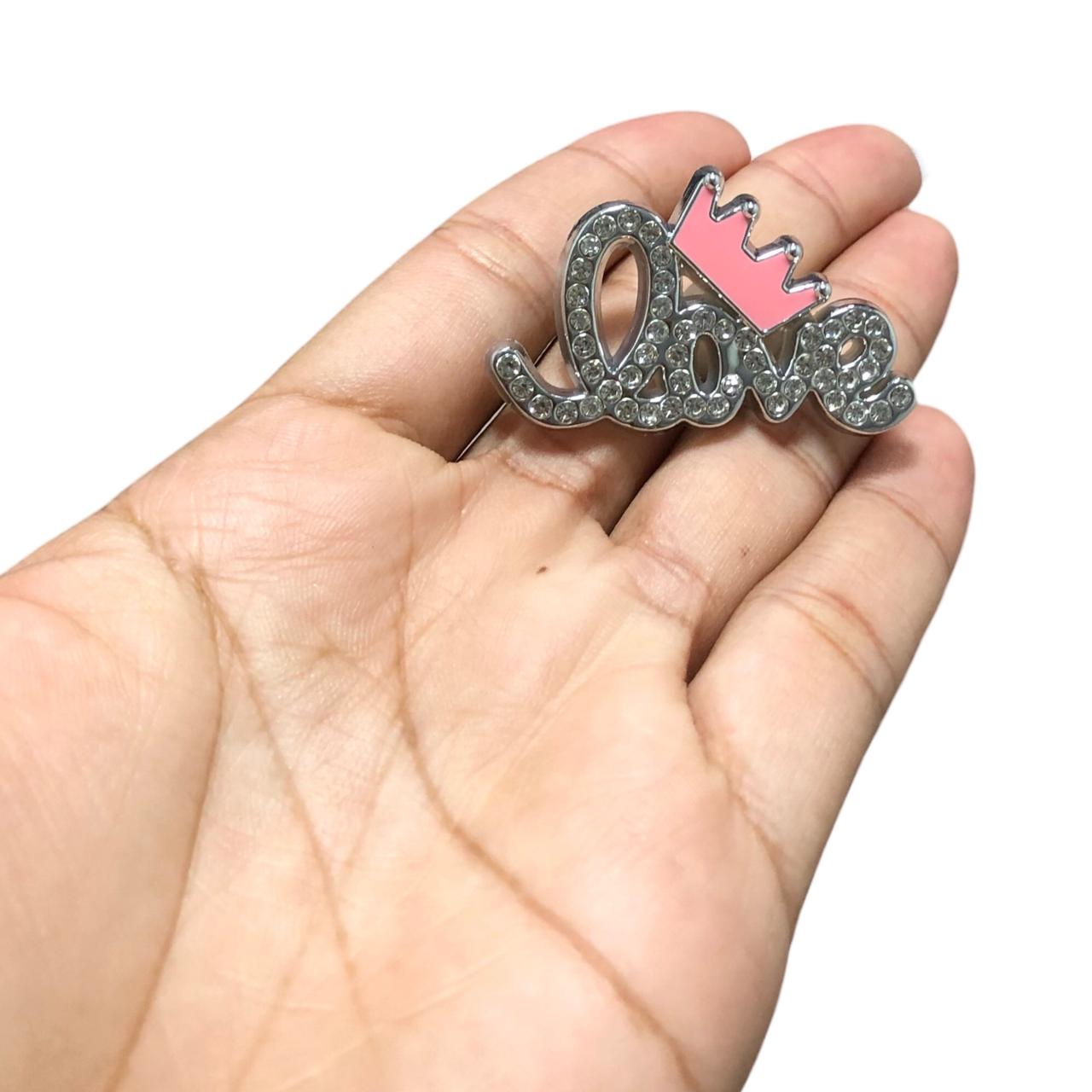 WhatsApp Image 2025-10-27 at 10.38.26 (27) Aplique P/ Crocs 22x45mm Abs Níquel – 1 Und - Imagem 2