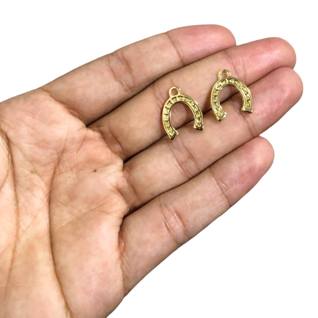 WhatsApp Image 2025-10-30 at 14.17.37 (3) Pingente Ferradura 16mm Dourado - 1 Und - Imagem 2