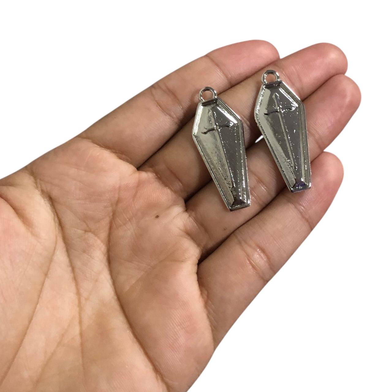 WhatsApp Image 2025-10-30 at 16.06.06 Pingente Caixão 37mm Níquel - 1 Und - Imagem 2