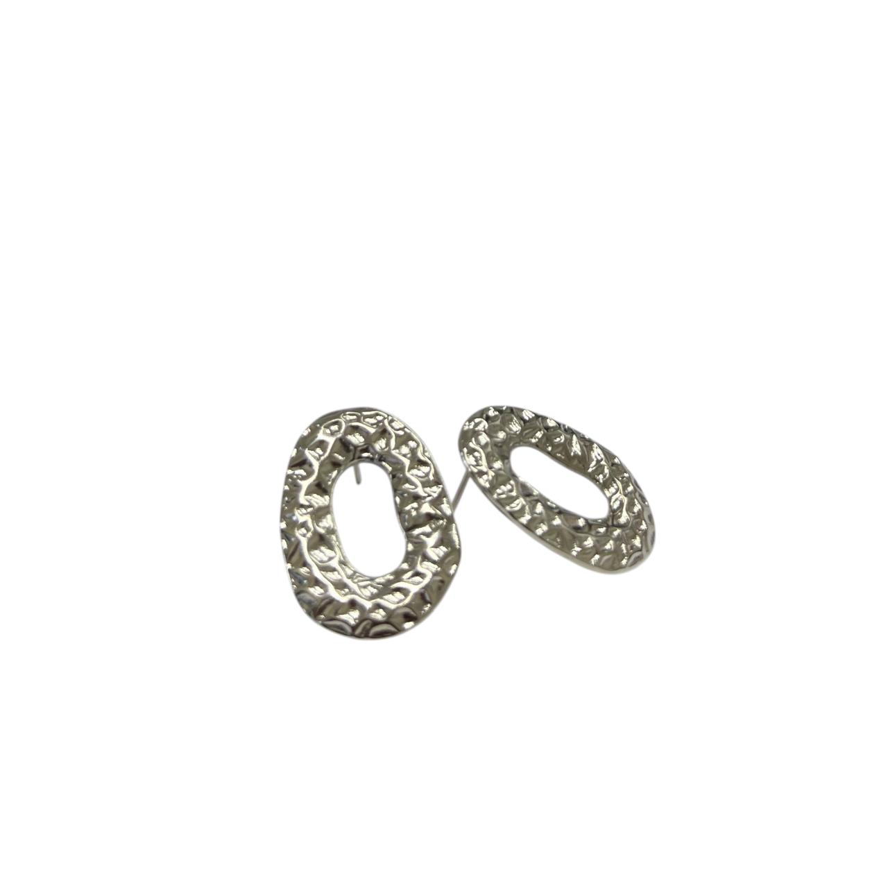 WhatsApp Image 2025-12-06 at 09.54.30 (11) Base Brinco Oval Trabalhado 25mm Níquel - 1 Par - Imagem 1