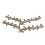 Cabedal 12cm C/Strass e Chaton Dourado – 1 Par