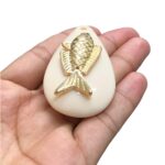 Pingente Gota C/ Peixe 35x60mm Dourado – 1 Und - Imagem 4