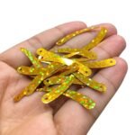 Paetê Chifre Pvc 4×32mm Holográfico Dourado  – 20 Gramas - Imagem 3