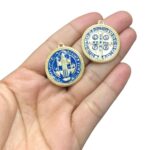 Pingente Redondo S.Bento C/ Resina 30mm Dourado - 1 Und - Imagem 2