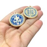 Pingente Redondo S.Bento C/ Resina 30mm Dourado - 1 Und - Imagem 4