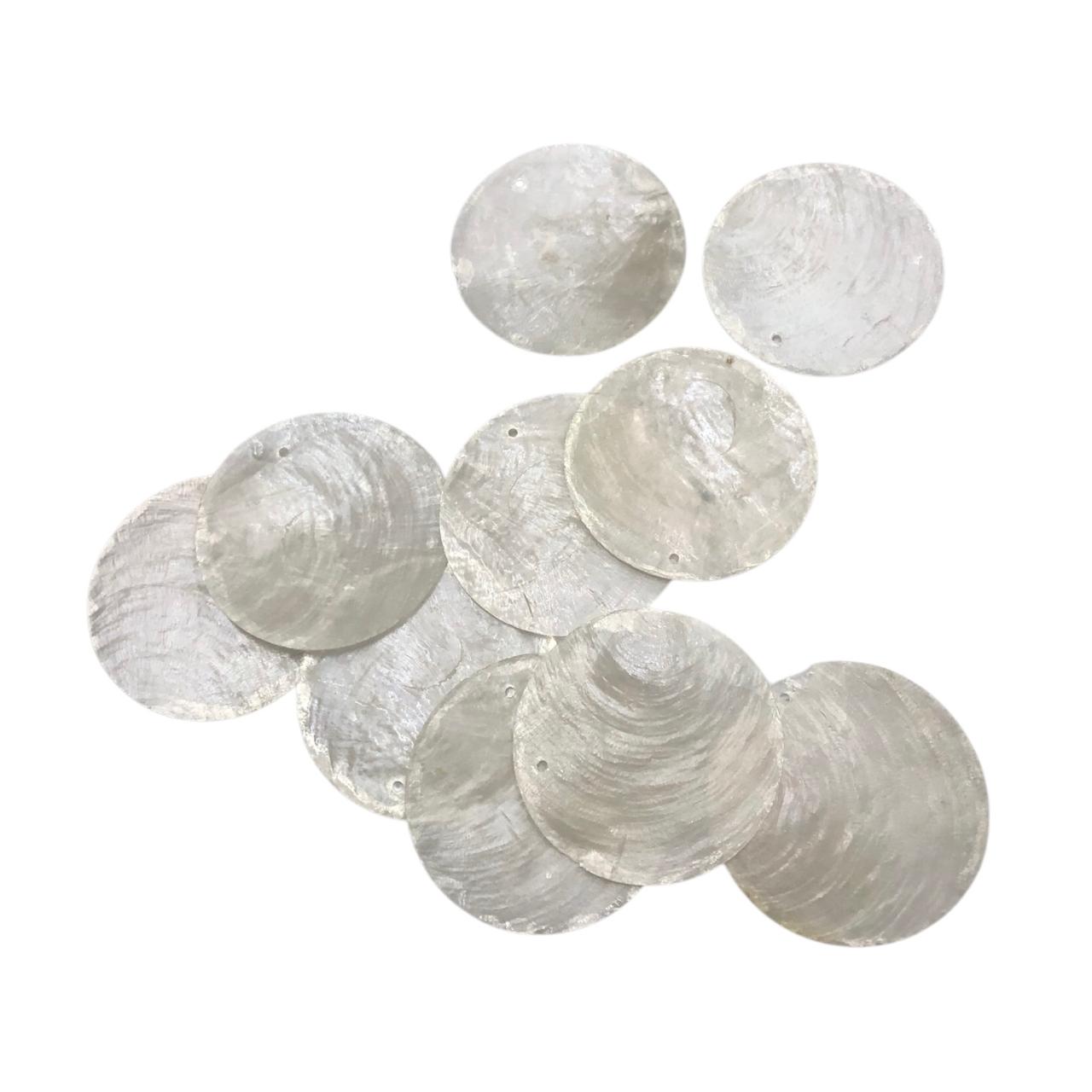 WhatsApp Image 2026-03-04 at 11.56.05 Escama Madrepérola 40mm Natural - 10 Unds - Imagem 1