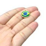 Pingente Redondo Brasil 29mm C/ Resina Dourado – 1 Und - Imagem 4