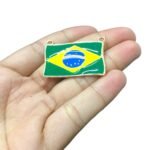 Pingente Bandeira Brasil 28x37mm C/Resina Dourado - 1 Und - Imagem 3