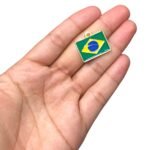 Pingente Bandeira Brasil 20x23mm C/ Resina Dourado - 1 Und - Imagem 2