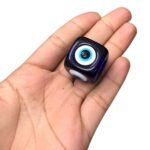 Entremeio Cubo Olho Grego 25mm Resina – 1 Und - Imagem 2