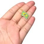 Pingente Bandeira Brasil 26mm C/ Resina Dourado - 1 Und - Imagem 2