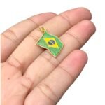 Pingente Bandeira Brasil 26mm C/ Resina Dourado - 1 Und - Imagem 4