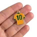 Pingente Camisa 10 Brasil 29mm Dourado – 1 Und - Imagem 3