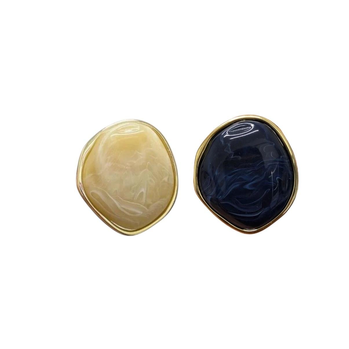 WhatsApp Image 2026-06-03 at 10.23.03 Pingente Disforme 5x47x4mm Resina Borda Dourado – 1 Und - Imagem 1