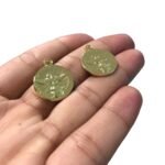 Pingente Espírito Santo 21mm Dourado Exclusivo - 1 Und - Imagem 4