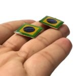 Pingente Bandeira Brasil Triângulo 28mm C/ Resina Dourado Exclusivo - 1 Und - Imagem 2