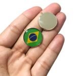 Pingente Bandeira Brasil Redondo 24mm C/ Resina Dourado Exclusivo – 1 Und - Imagem 4