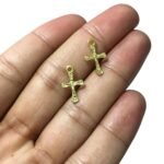 Pingente Cruz Trabalhado 15mm Dourado Exclusivo - 1 Und - Imagem 5