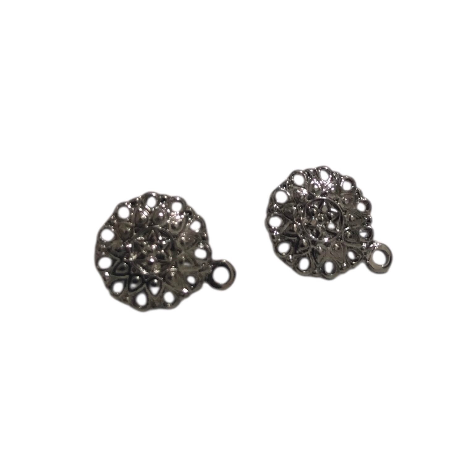 WhatsApp Image 2026-07-20 at 10.21.49 (1) Base Brinco Redondo Trabalhado 12mm Grafite - 2 Pares - Imagem 1