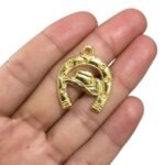 Pingente Ferradura C/ Chapéu 28mm Dourado - 1 Und - Imagem 2